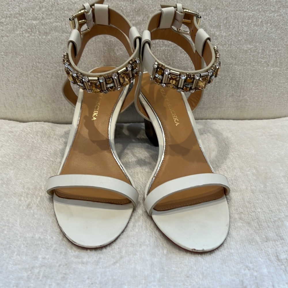 They have a few scuffs around the toe area, but little wear in otherwise.
